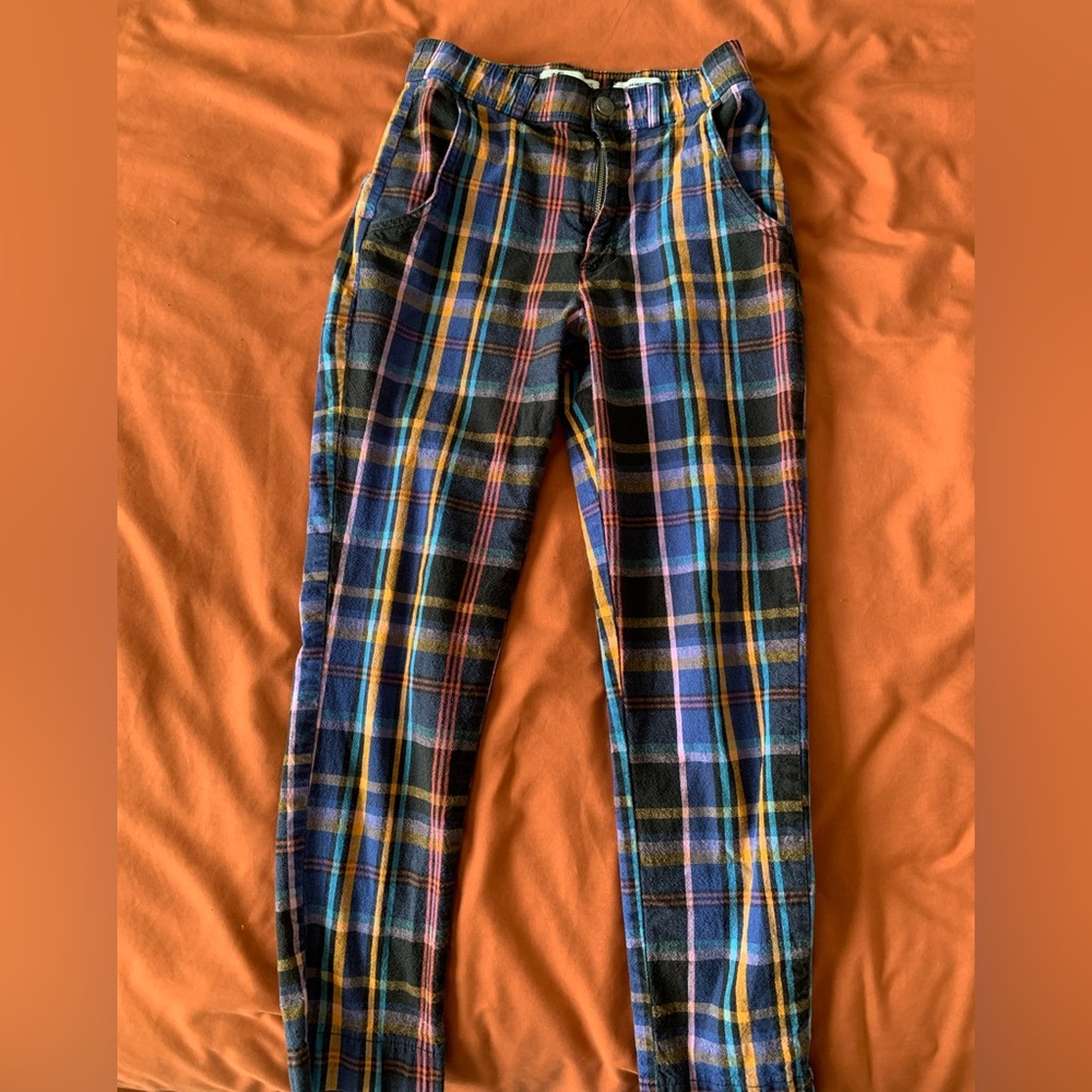 Hollister plaid pants, skinny, cropped at ankles.
